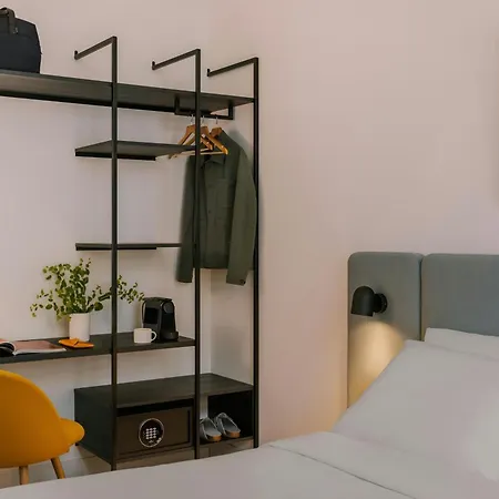 Rose Hotel